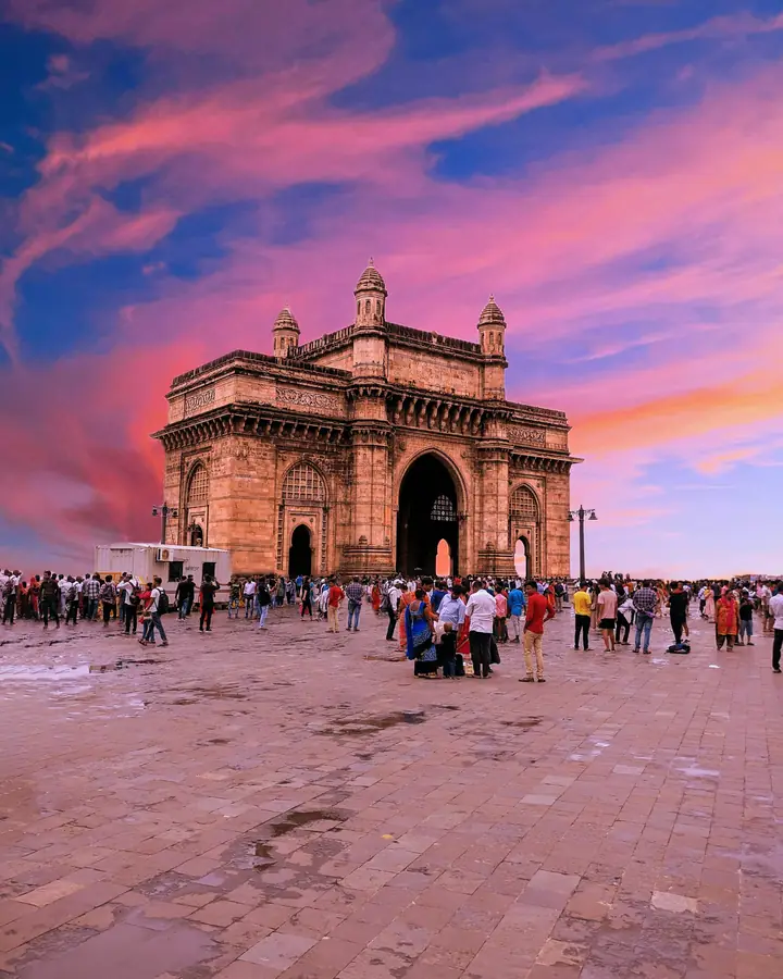 Gateway of India in Mumbai at sunrise